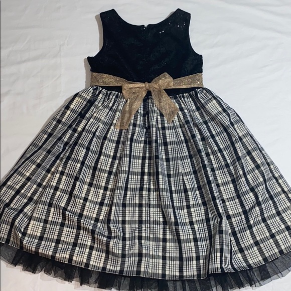 Girls special occasion dress. - Picture 2 of 3